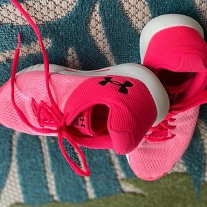 Under Armour Neon Pink Tennis Shoes